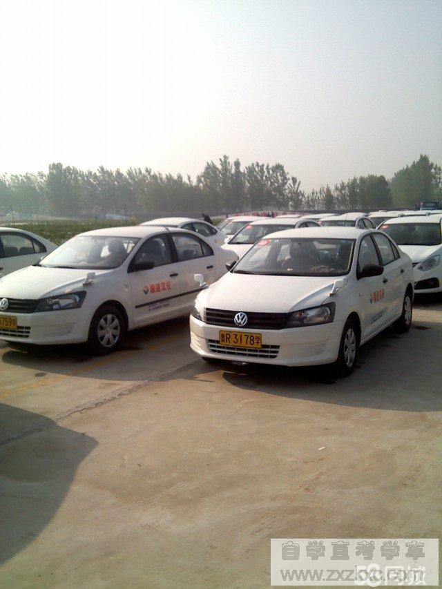 最美篮球女裁判意外走红 朱洪谦是哪所学校的?:xc sports(图2) xc sports